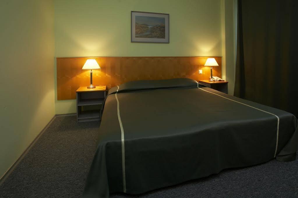 Centrum Hotel Viljandi Bagian luar foto