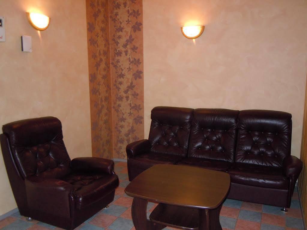 Centrum Hotel Viljandi Bagian luar foto